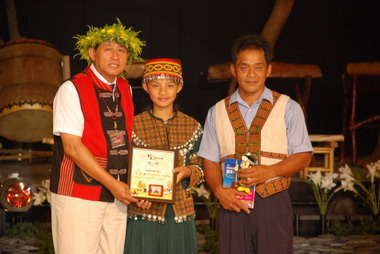 屏東縣國小畢業生縣長獎頒獎(圖)