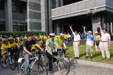 高高屏國小單車畢業典禮(圖)
