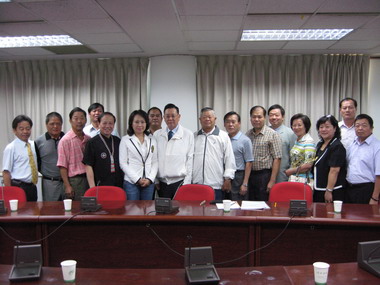 鄺麗貞率縱谷鄉鎮長等人前往拜會農委會(圖)