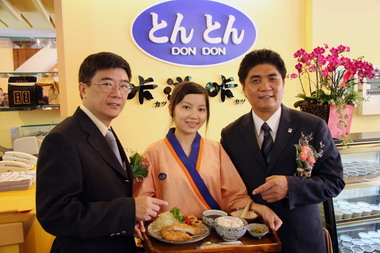 東東咔滋咔滋豬排店熱鬧開幕(圖)