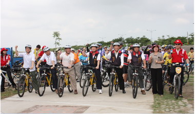 後龍溪畔鐵馬消遙遊 千名車友響應(圖)