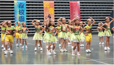 熱歌勁舞開賽4千學童巨蛋飆舞(圖)