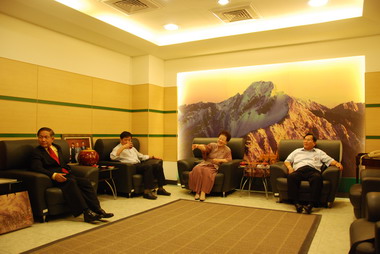 前副總統呂秀蓮拜會陳明文宣傳玉山周報(圖)