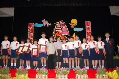 祝福滿載 希望&#21843;航 嘉義市各國小畢業典禮(圖)