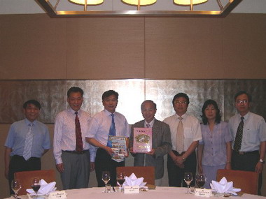 林政則歡迎大陸審計局考察團來訪(圖)