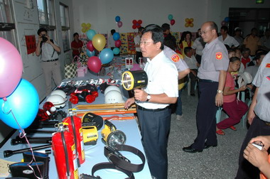 嘉縣府在布袋東港里舉辦98年社區治安觀摩(圖)