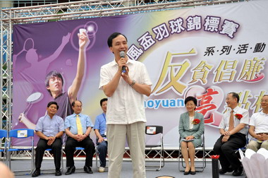 政風盃羽球賽在巨蛋體育館展開競技(圖)