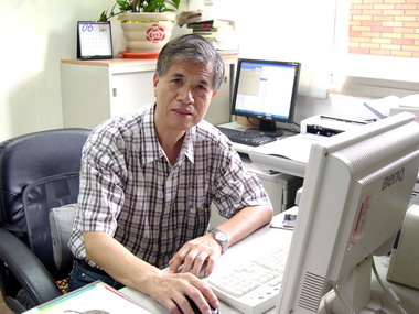 國大里郭曾官將退休全校師生依依不捨(圖)