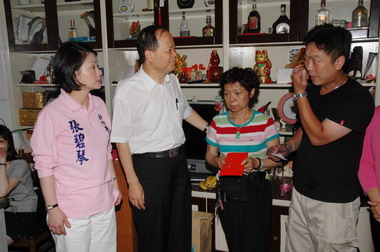 民宅火警縣長議長前往慰問協助善後(圖)