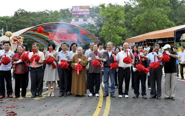 三義交流道匝道出口新闢連絡道路通車(圖)