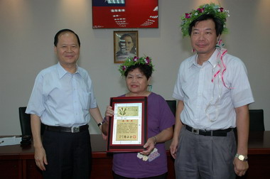 鄭永金表揚績優廚工暨體育專業人員(圖)