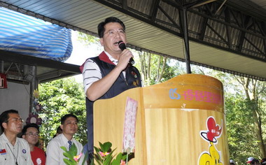 林久翔參加大手牽小手活動(圖)