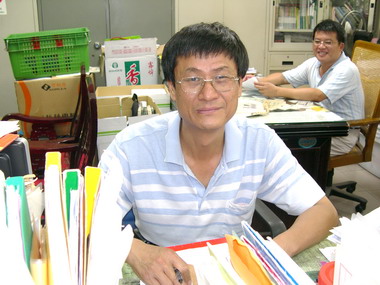 霧峰公所農業課謝榮昌臨退休不忘工作(圖)