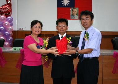 高縣中小學校長交接(圖)