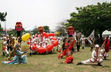 實踐大學宋江陣赴英愛丁堡參加藝穗節表演(圖)