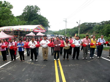 苗48線通霄拓寬路段通車(圖)