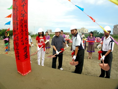 家庭服務中心及社區活動中心開工動土(圖)