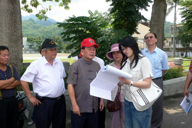 盲友免費按摩經穴縣長邀鄉親體驗(圖)