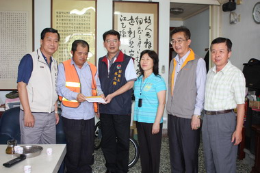 替代役男意外死亡副縣長慰問家屬(圖)