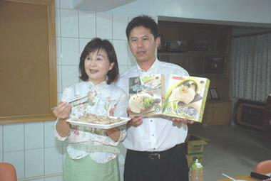 蘇治芬訪元長家禽生產(圖)