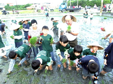 花壇農會舉辦校園推廣水田生態教育計畫(圖)