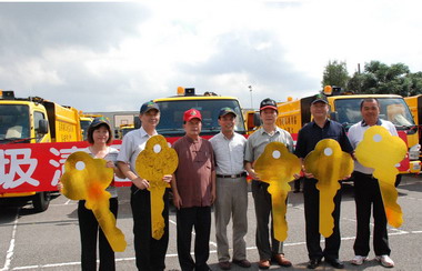 購19輛密封壓縮式垃圾車撥配給鄉鎮(圖)