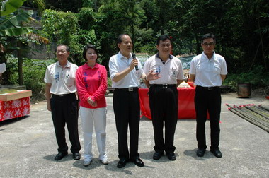 鄭永金前往紙寮窩造紙工坊開工典禮(圖)