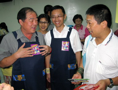 張通榮出席「全國好書交換日」活動(圖)