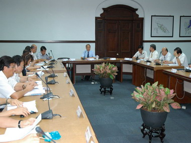 林政則主持市務會議(圖)