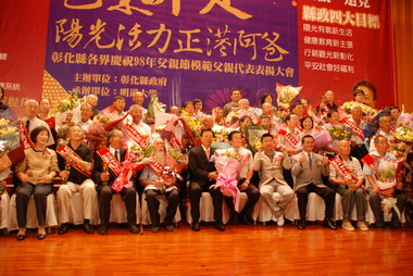 卓伯源祝福大家父親節快樂(圖)