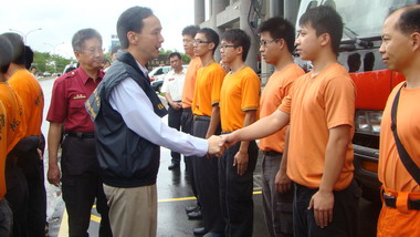 桃園救援隊伍第二支南下救援(圖)