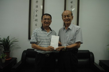 前縣長王慶豐26日捐贈6萬元賑災(圖)