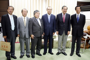 日本靜岡縣議會議長濱井卓男拜訪花蓮縣府(圖)