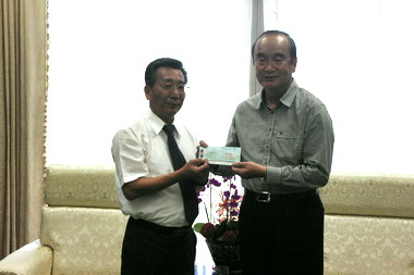 東洋企業集團今捐贈新台幣五十萬元(圖)