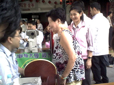 台灣眼視光學學會入災區為民服務(圖)