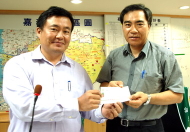 民進黨中央黨部捐助5百萬賑災(圖)