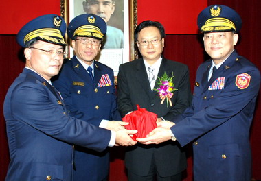 彰縣警察局新舊任局長交接典禮(圖)