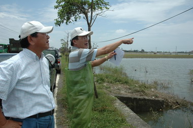陳明文視察災區及抽水機運作情形(圖)