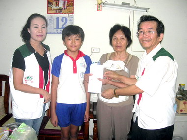 南投家扶慰問土石流受災戶(圖)