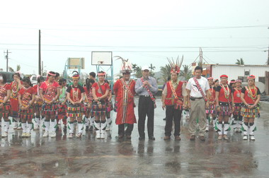 謝深山9日參加各部落豐年祭(圖)