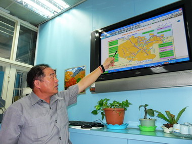 張通榮訪視自來水公司瞭解用水供應情形(圖)