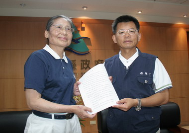 楊秋興與慈濟簽署意向書(圖)