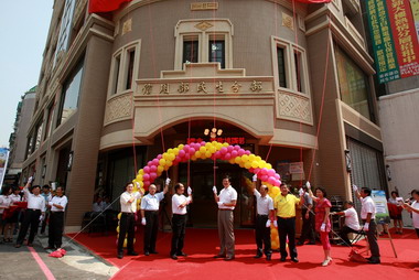 三峽鎮農會民生大樓啟用周錫瑋到場祝賀(圖)