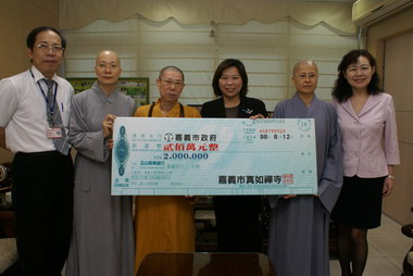 各界投入救災 源源愛心不斷湧入(圖)