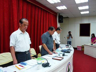 張通榮為莫拉克災民默禱並捐款(圖)