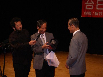 日本射水市合唱團與沂風女聲合唱團(圖)