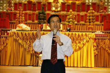 許添財為莫拉克颱風受災民眾祈福(圖)