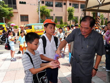 張通榮關心新流感防疫準備情形(圖)