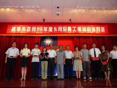 張通榮主持自強月會(圖)