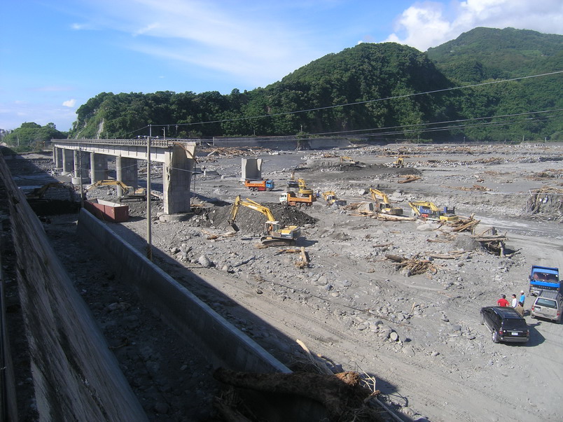 支援重機具協助台東救災重建(圖)